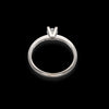 Anello solitario Miluna con castone a V in oro bianco e diamanti