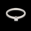 Anello solitario con montatura dritta in oro e diamante
